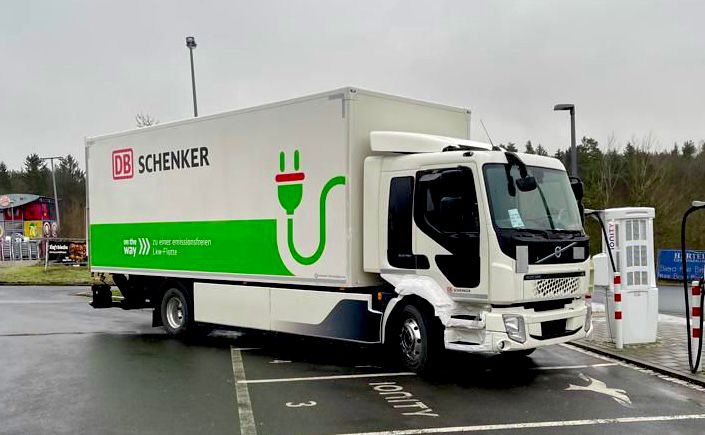 E-LKW beim Laden