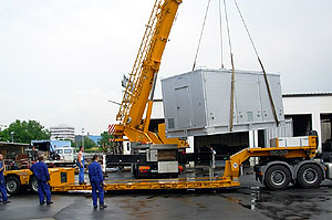 SUED-TRANS Container-Überführung auf Spezialtrailer